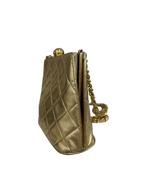 borsa secchiello chanel vintage|Borsa A Secchiello Chanel KissLock In Pelle Liscia Oro 1990.